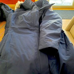 Never worn Xxl north face parka coat. Too big for me